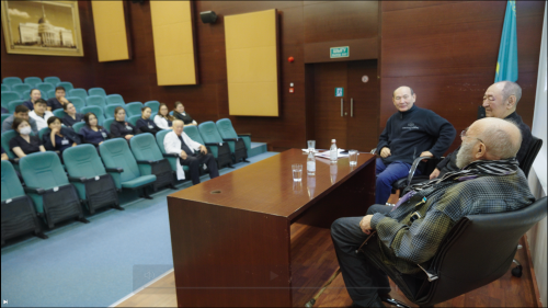 Нейрохирургия орталығына — Ресей ПЕН-клубының төрағасы, жазушы Евгений Анатольевич Попов пен отандық әдебиет майталманы Роллан Сейсенбаев келді